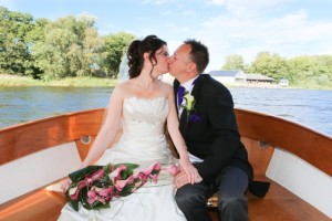 Lee & Pinar kissing on boat